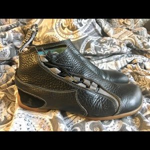 John Fluevog Black Dalai Peacemaker W9